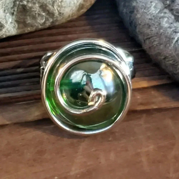 Handcrafted Edgy Green Luster Silver Spiral Luster Glass Bauble Ring - Picture 8 of 10